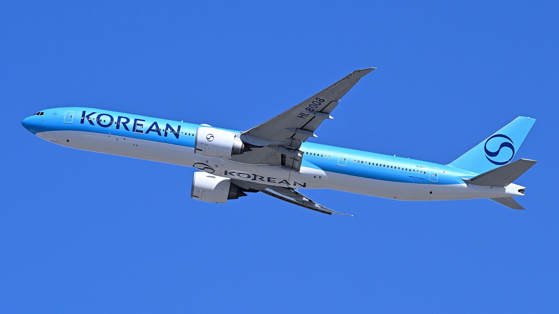 Korean Air aircraft (KE) — OFW corridor carrier to Gulf states, photo via Wikimedia Commons (Wikipedia summary)