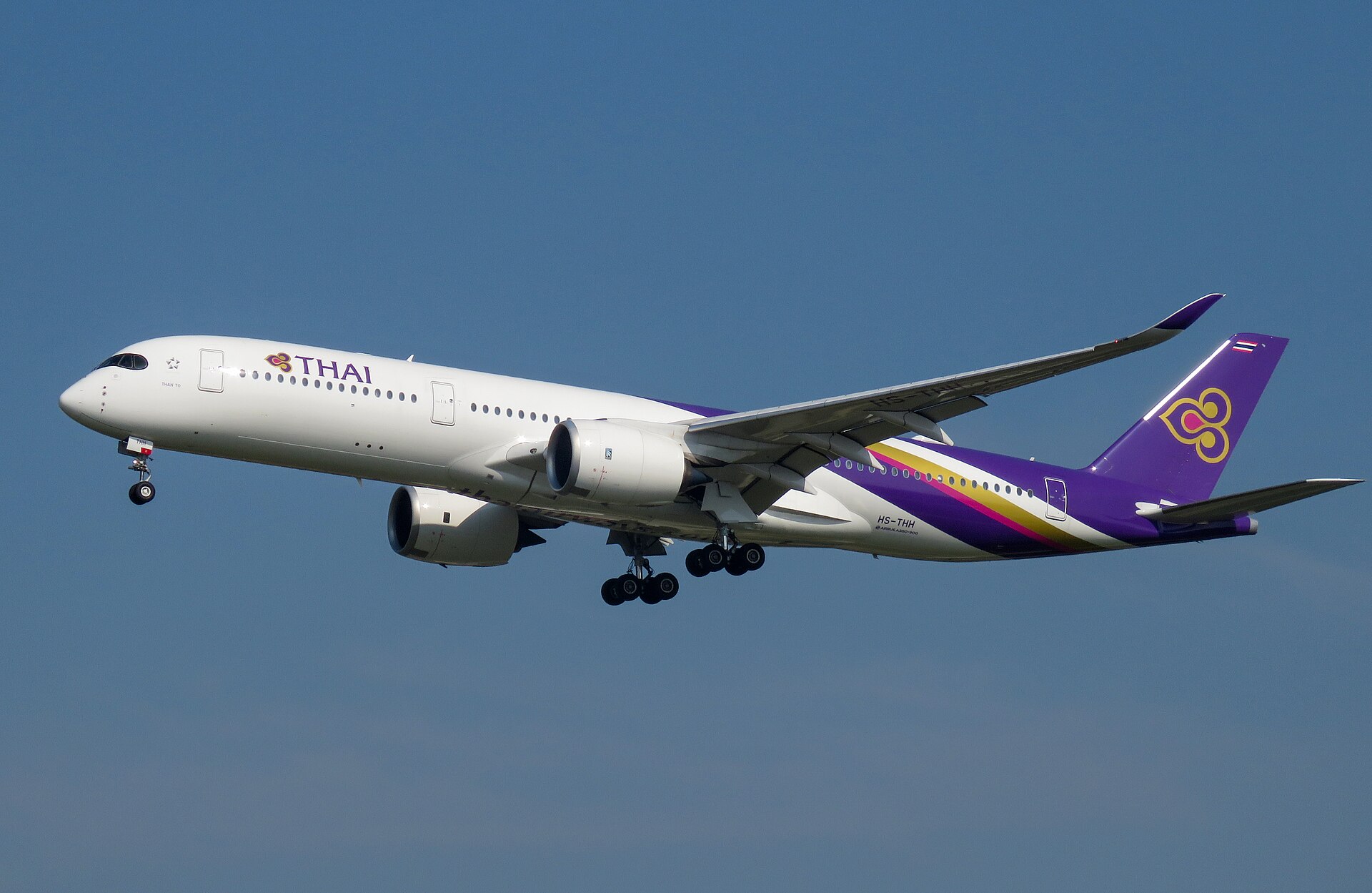 Thai Airways aircraft (TG) — OFW corridor carrier to Gulf states, photo via Wikimedia Commons (Wikipedia summary)