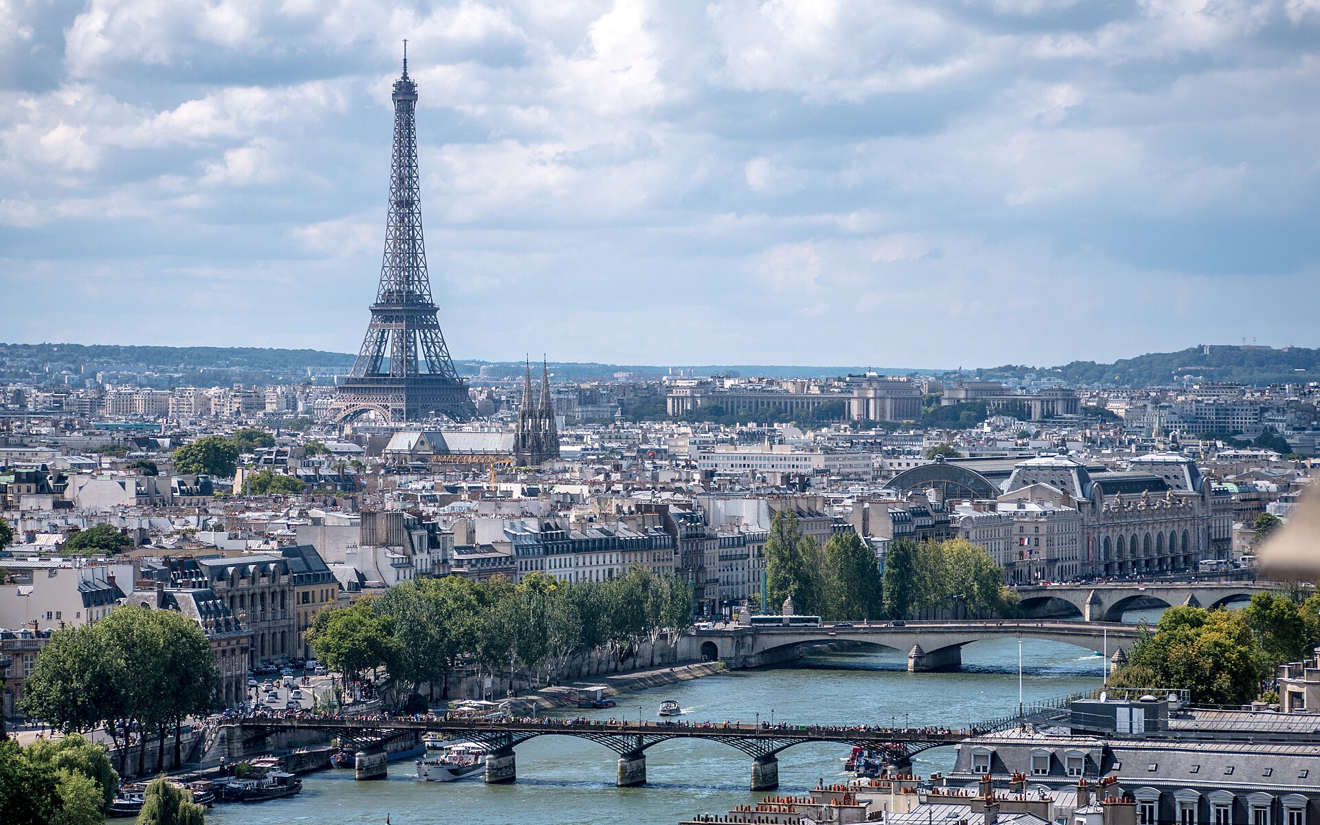 Paris (CDG) — Filipino leisure outbound airport, photo via Wikimedia Commons (media-list scan)