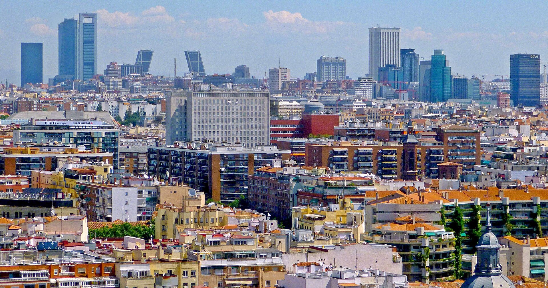 Madrid (MAD) — balikbayan return airport from USA, Canada, Australia, photo via Wikimedia Commons (media-list scan)
