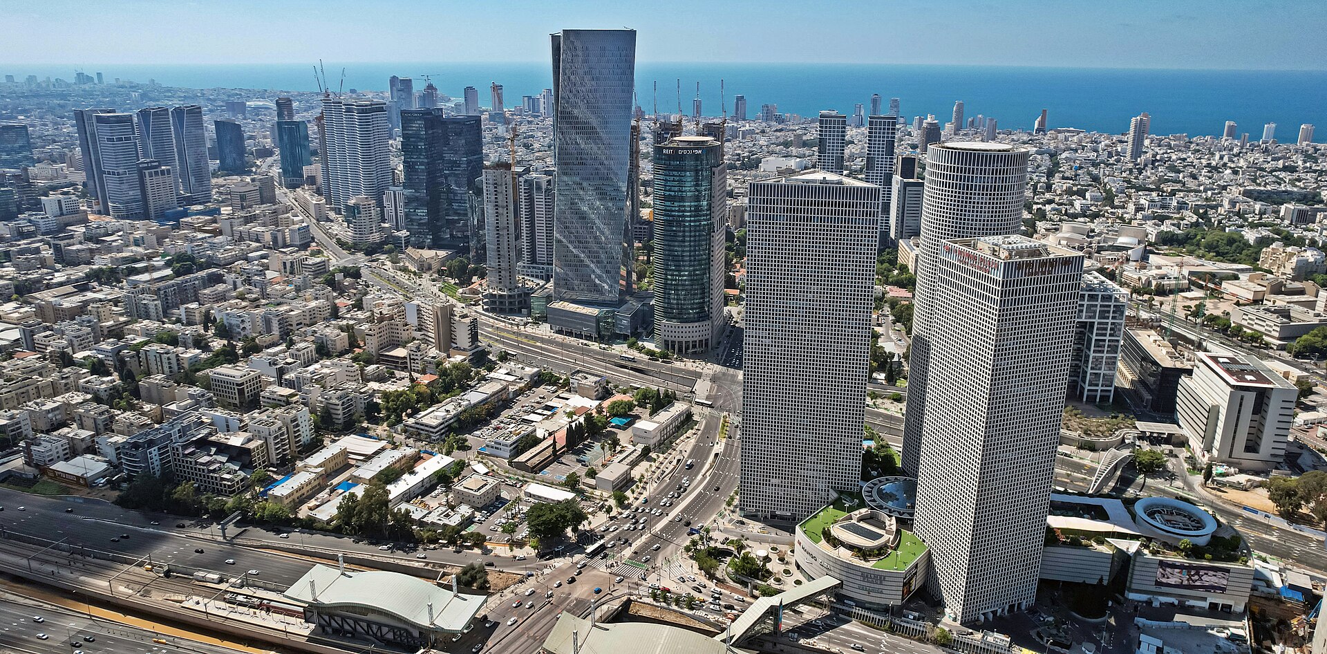 Tel Aviv (TLV) — OFW corridor airport to Saudi, UAE, Qatar, Kuwait, photo via Wikimedia Commons (media-list scan)